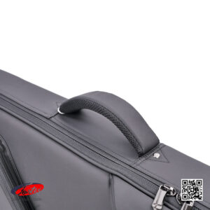 มีสายสะพายและหูหิ้วด้านข้าง