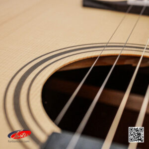 Nut และ Saddle เป็นพลาสติกผสมแกรไฟต์