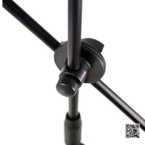 ขาไมค์เป็นแบบตั้งพื้น มีสีดำมี แกนบูม ใส่หัวไมค์ได้ 2 หัว